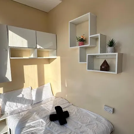 Hostel With Private Room Near Downtown Business Bay Dubai Exterior photo