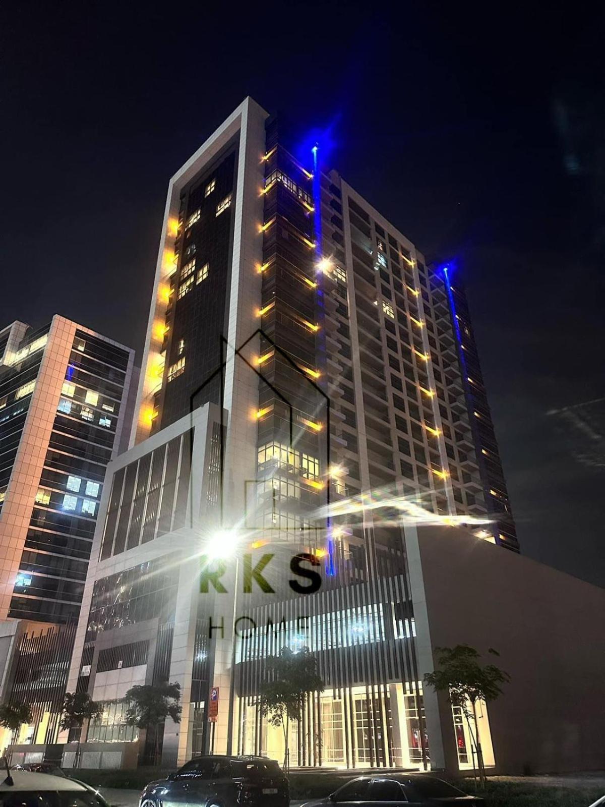 With Private Near Downtown Business Bay