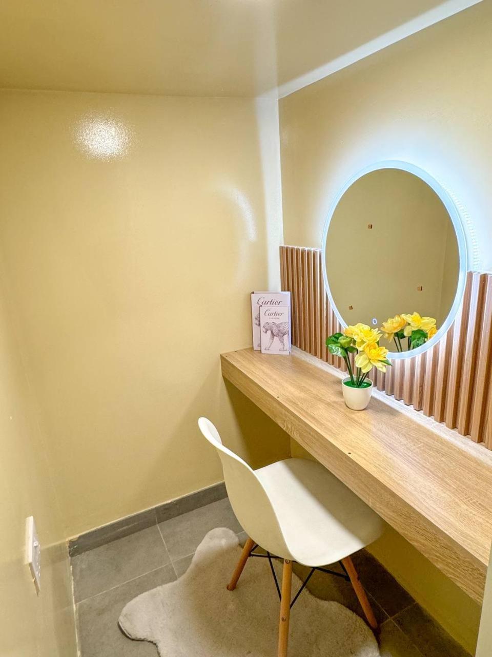 With Private Near Downtown Business Bay Homestay