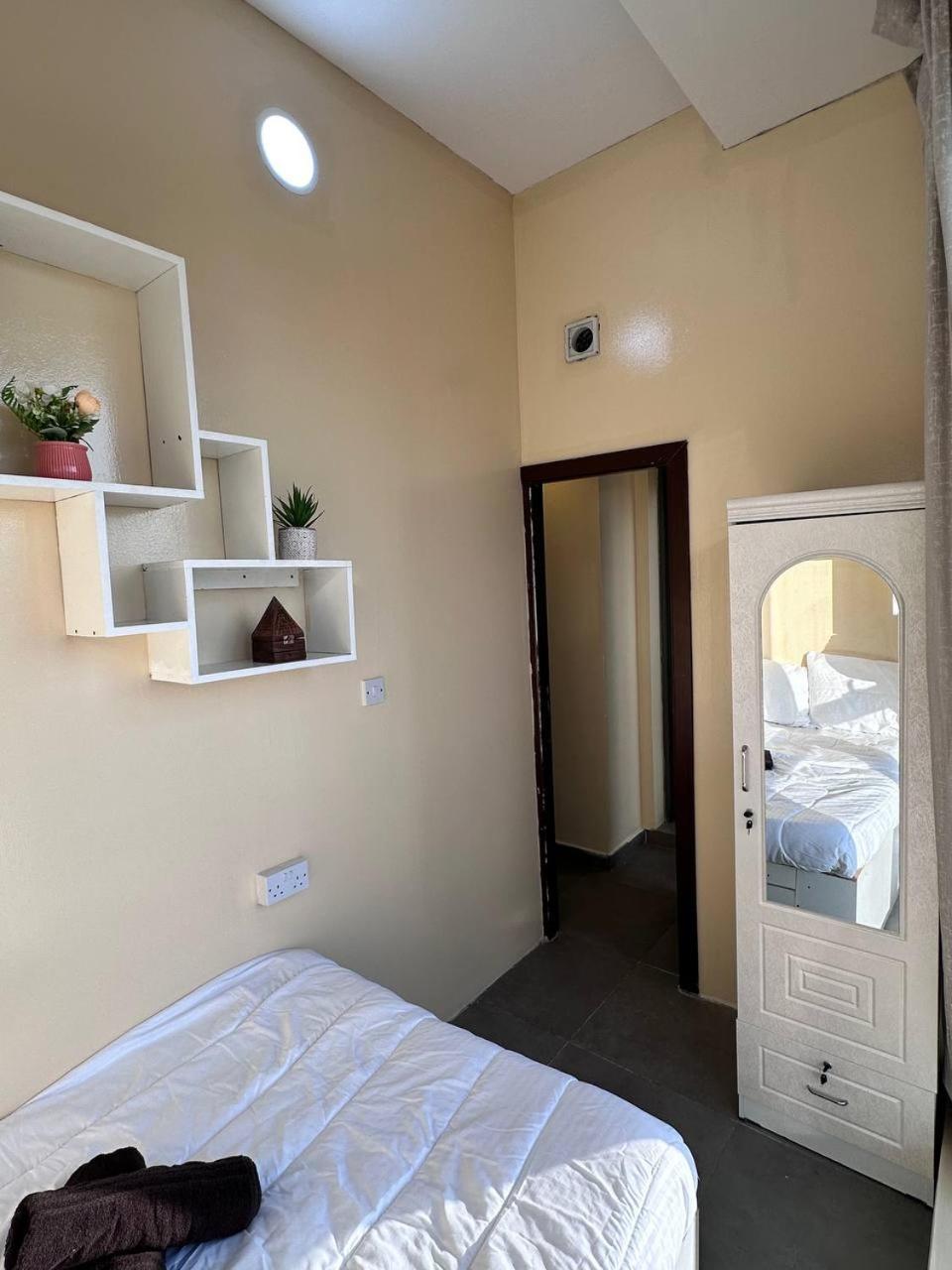 With Private Near Downtown Business Bay Homestay