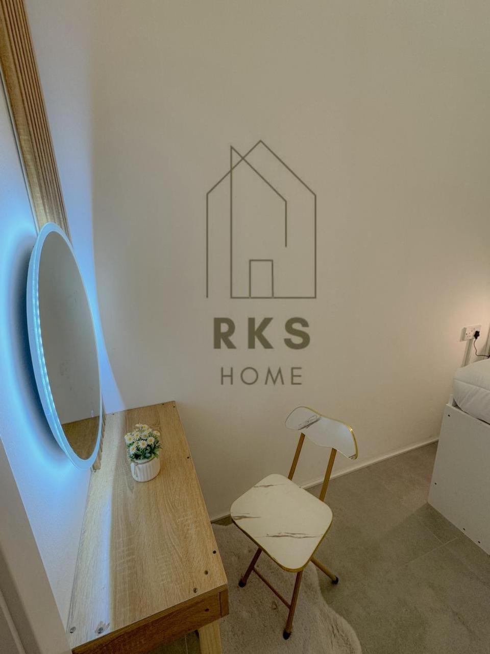 With Private Near Downtown Business Bay Homestay Dubai